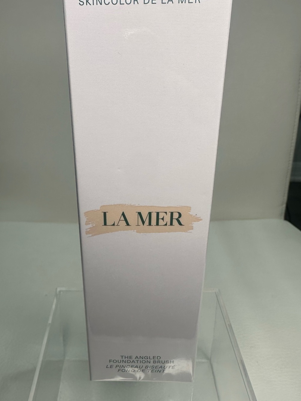 La Mer Angled Foundation Brush - Beige & Green Logo